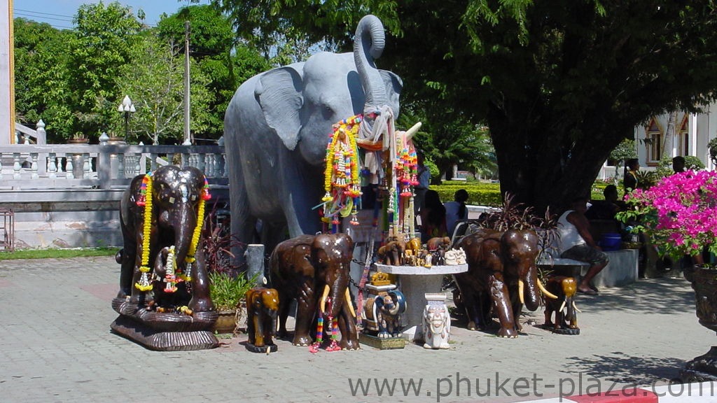 phuket photos daylife chalong wat chalong