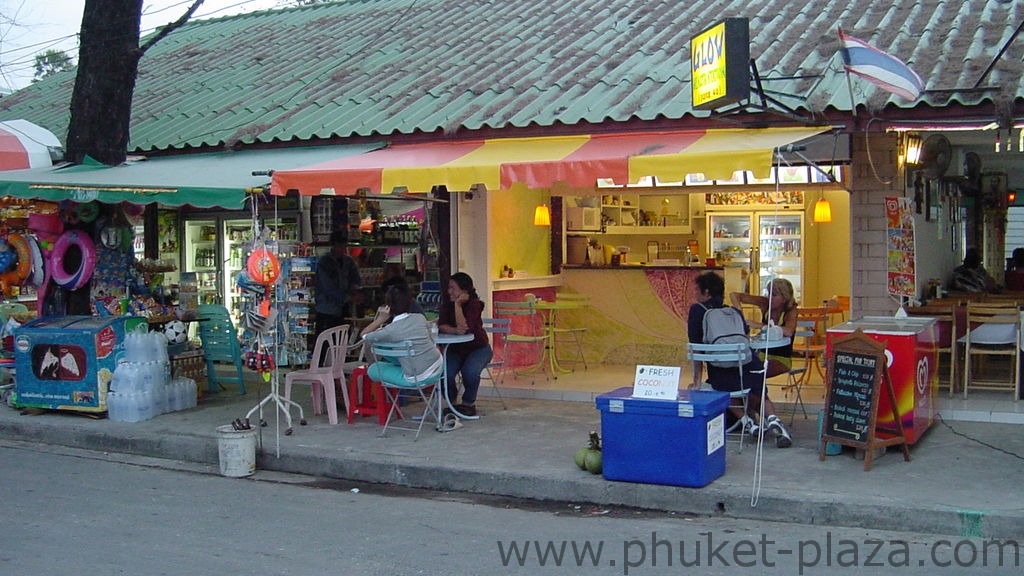 phuket photos daylife patong beach road