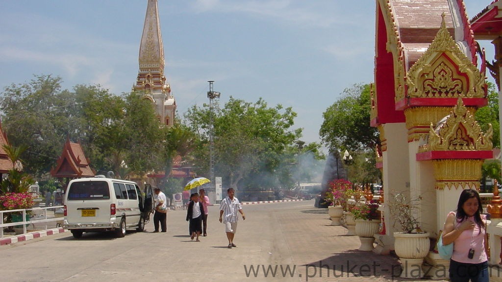 phuket photos daylife chalong wat chalong