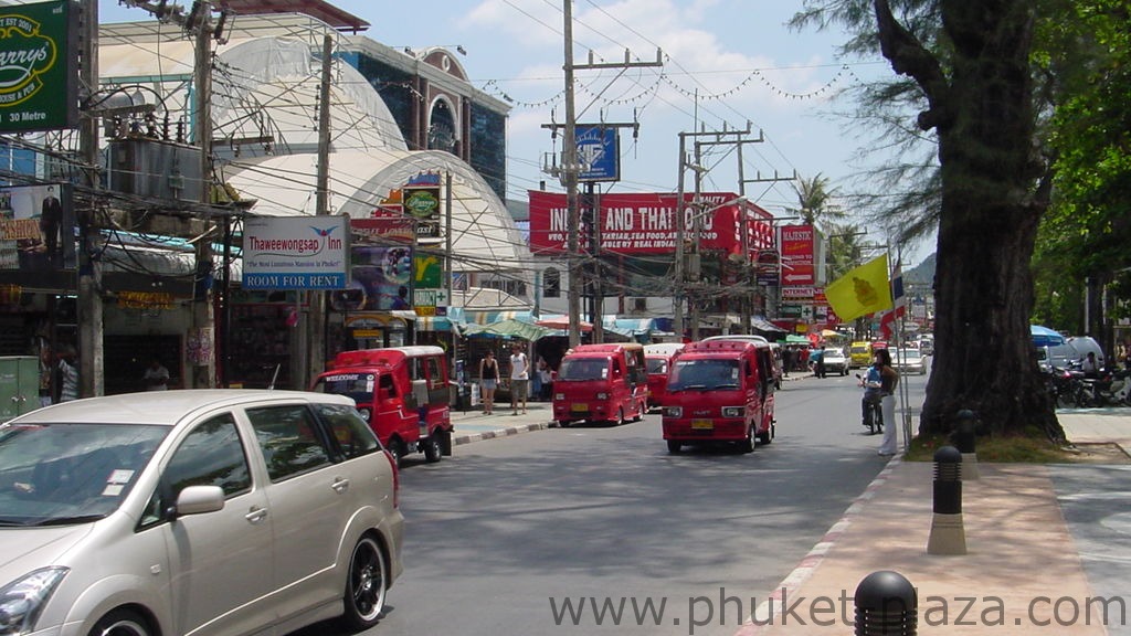 phuket photos daylife patong beach road