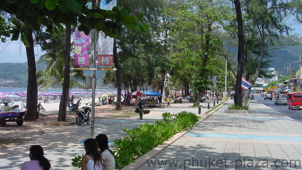 phuket photos daylife patong beach road