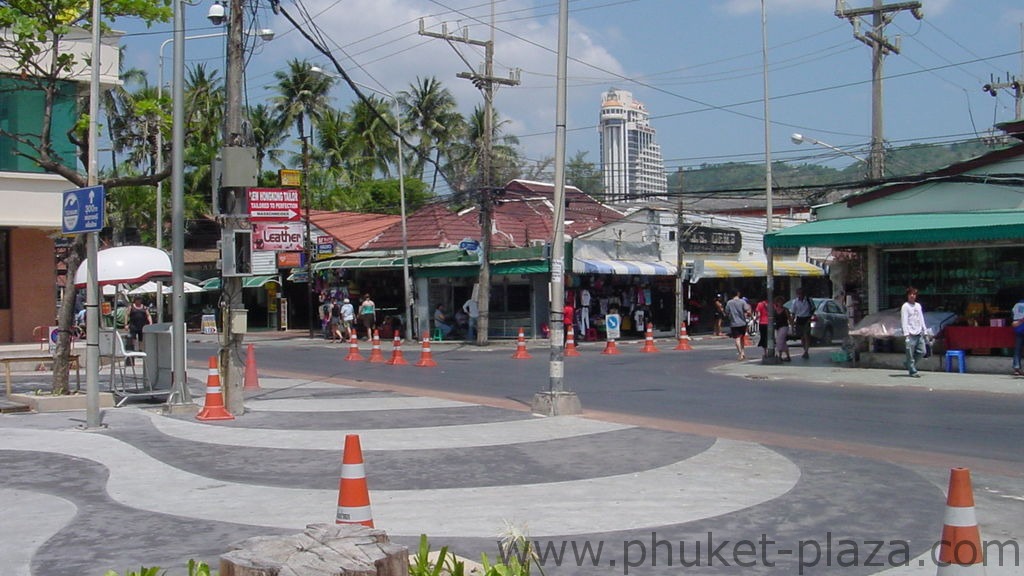 phuket photos daylife patong beach road