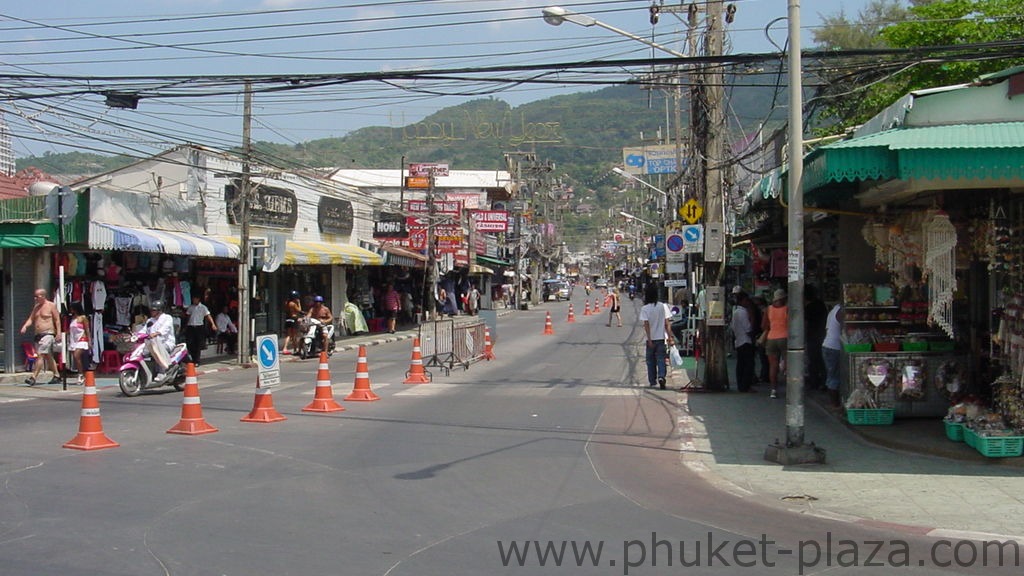 phuket photos daylife patong beach road