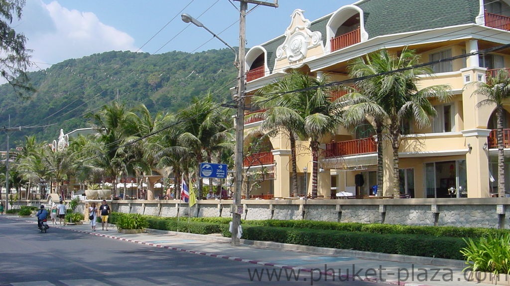 phuket photos daylife patong beach road