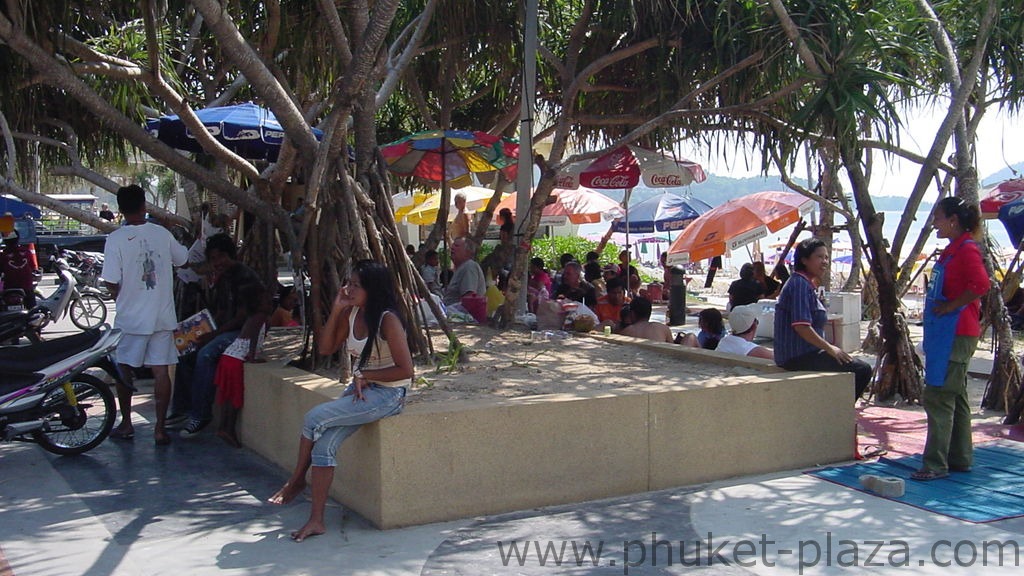 phuket photos daylife patong beach road