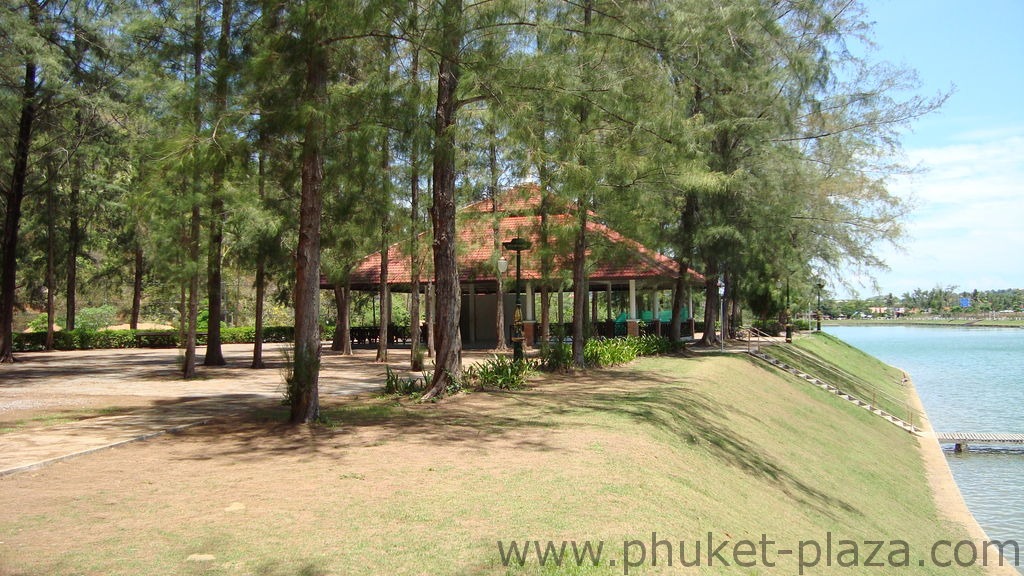 phuket photos daylife nai harn lake