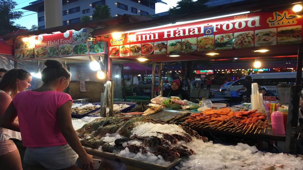 phuket photos shopping banzaan-market-phuket