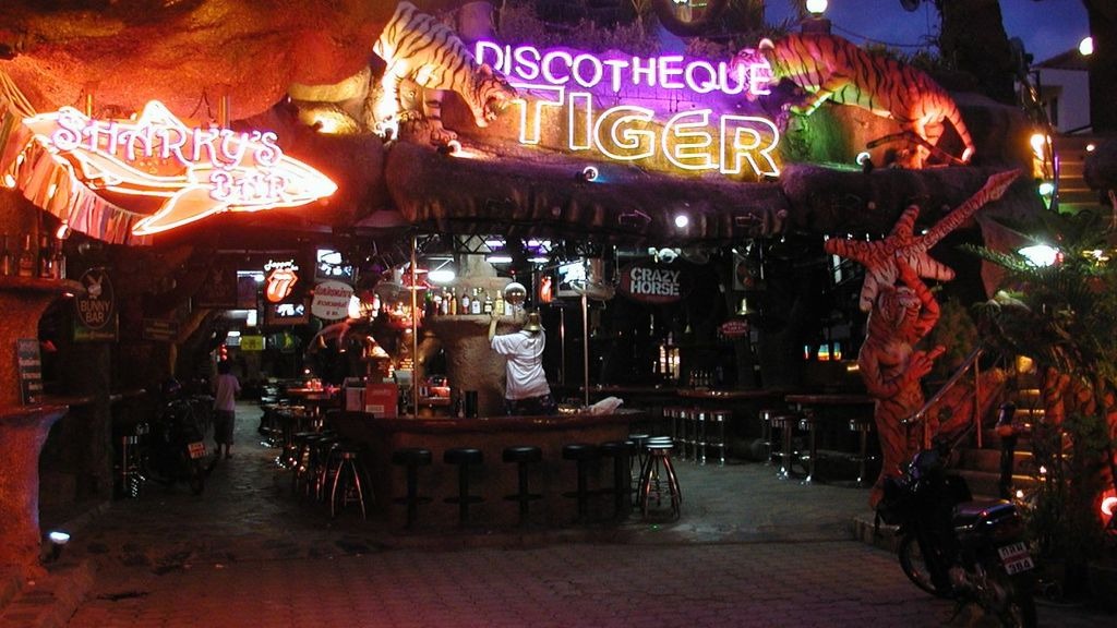 phuket photos nightlife patong discoteque