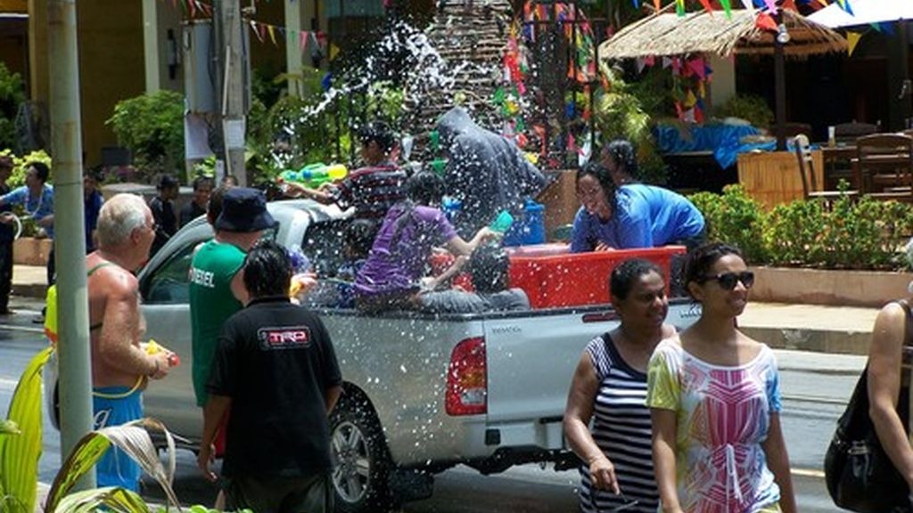 phuket photos daylife festivals songkran festival