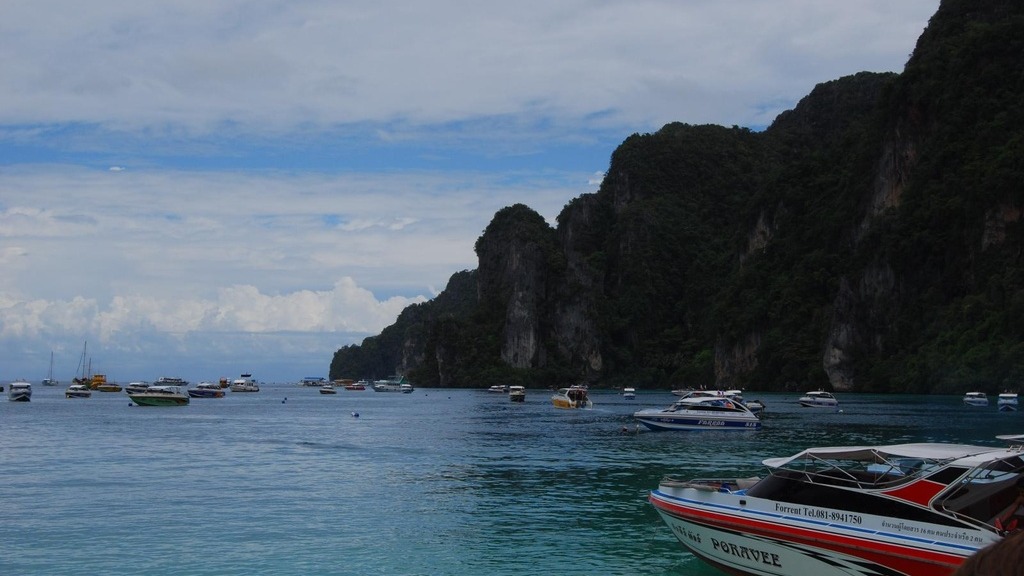 phuket photos daylife islands phi phi island