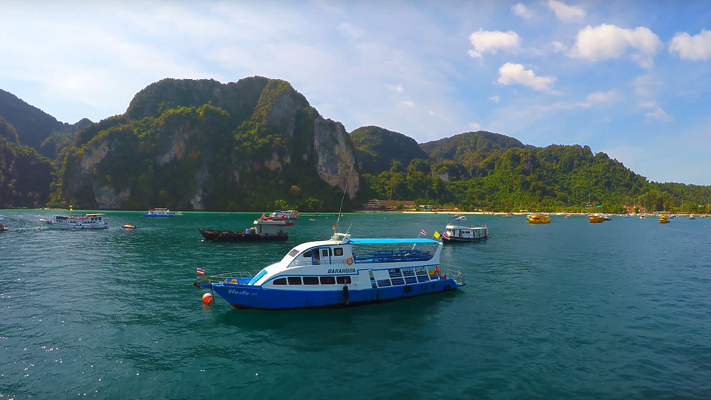 phuket photos daylife islands phi phi island