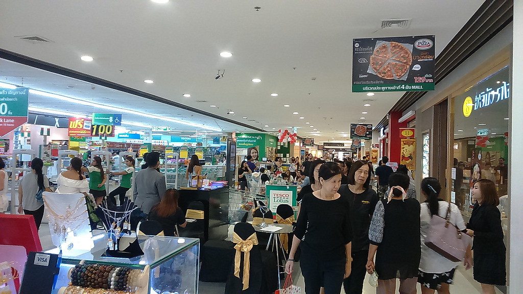 phuket photos shopping tesco lotus